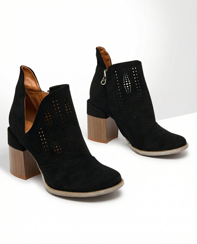 Royalfashion Ažurové čižmy v čiernej farbe Revivela