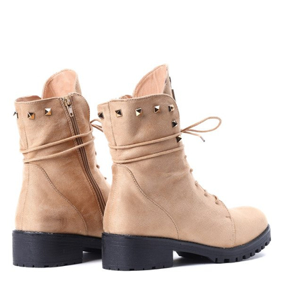 Jasnobrązowe workery z ćwiekami Mai- Obuwie