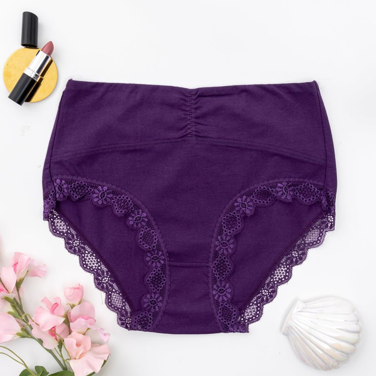 Fialové dámske nohavičky s čipkou PLUS SIZE - Spodná bielizeň