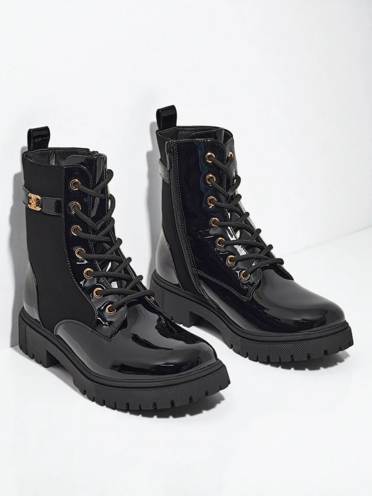 Gležnjarji z vezalkami iz mat in lakiranega eko usnja Alvinea