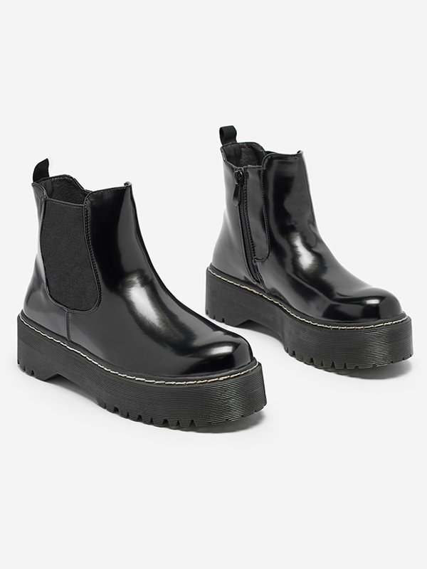 Čierne dámske čižmy na hrubšej podrážke Mallitt- Obuv