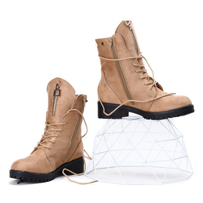 Jasnobrązowe workery z ćwiekami Mai- Obuwie