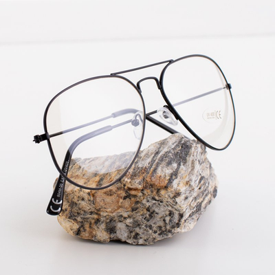 Transparentné slnečné okuliare s čiernym rámom - Glasses