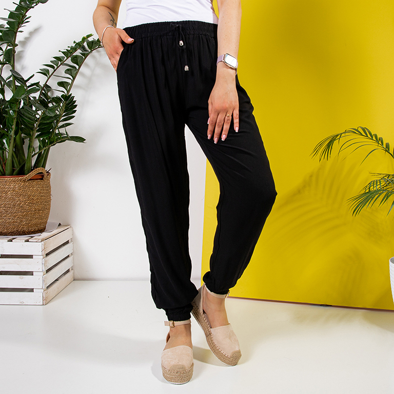 Dámske nohavice z čiernej látky PLUS SIZE - Oblečenie