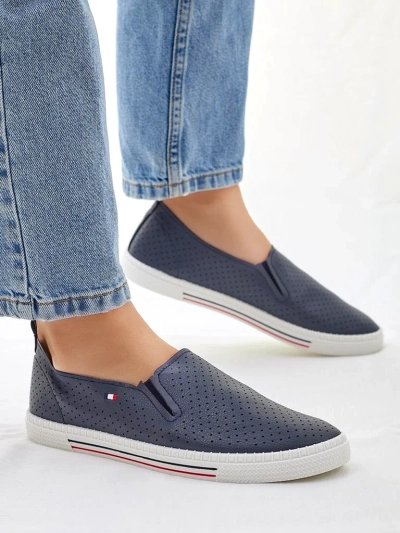 Royalfashion Dámske perforované slip-on topánky Vielles