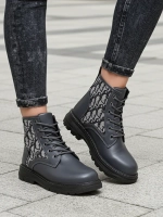 Svetlosivá || szary