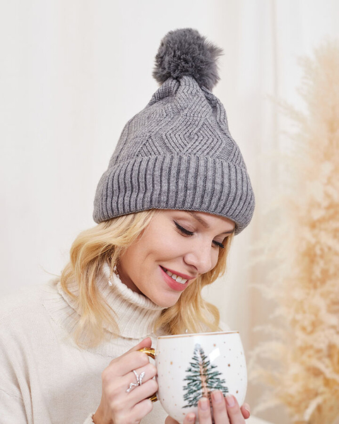 Dámska zateplená čiapka s brmbolcom v ecru farbe - doplnky