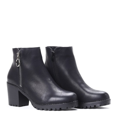 Czarne botki na słupku Rebecca- Obuwie