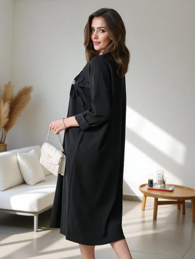 Royalfashion dámske midi šaty z textílie s veľkým strihom a kvetinou
