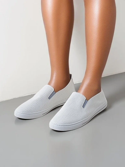 Royalfashion Dámske perforované slip-on topánky Eppes