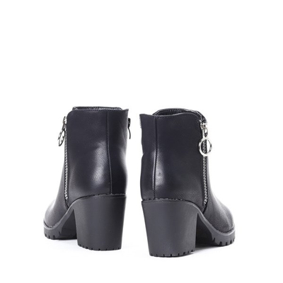 Czarne botki na słupku Rebecca- Obuwie