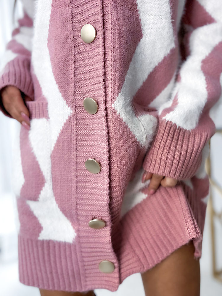 Royalfashion Koalt dlhý kockovaný sveter na gombíky