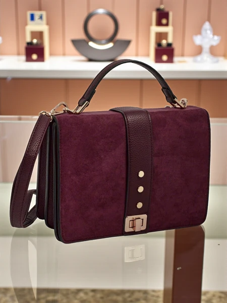 Majhna ženska torbica iz eko usnja Karelia