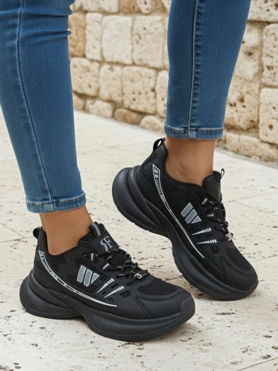 Ženski športni čevlji Royalfashion Hypatia črni s plosko peto 5 cm