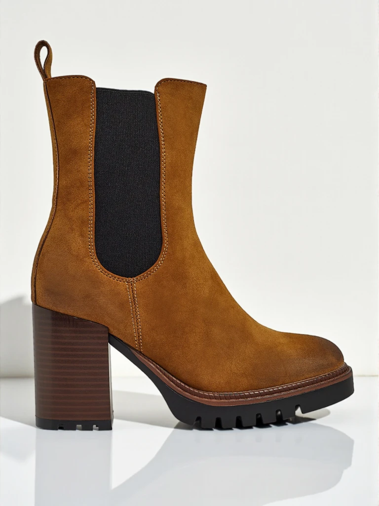 Ženski gležnjarji iz eko semiša s peto Soreya