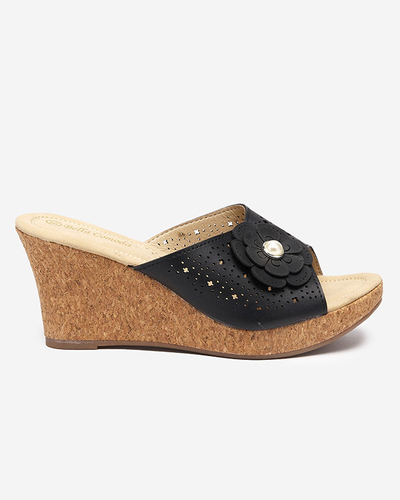 OUTLET Čierne dámske žabky na platformovom podpätku Dombas- Obuv