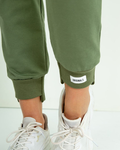 Tmavozelená dámska športová tepláková súprava s nášivkami - Oblečenie