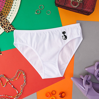 Biele bavlnené dámske nohavičky s vyšívaným mačiatkom - Spodná bielizeň