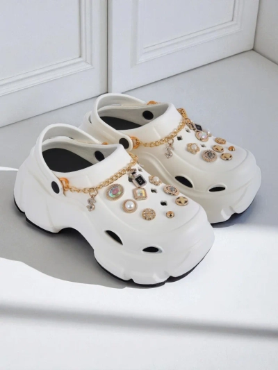 Sandali Caligae Aurelia Bianca z okraski chain v stilu glamour
