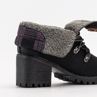 OUTLET Čierne dámske čižmy na stĺpiku Royaltan - Obuv