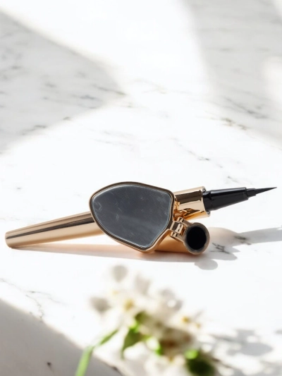 Luxelux Vodotesný eyeliner 1ml