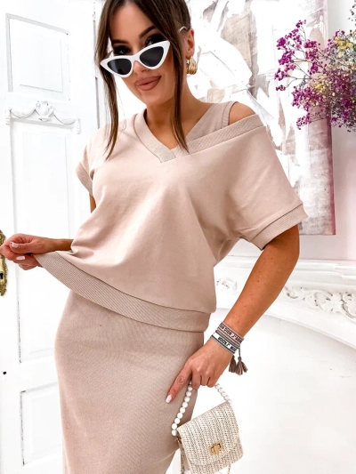 Royalfashion Dámsky set s topom, ktorý odhaľuje, a šatami po kolená