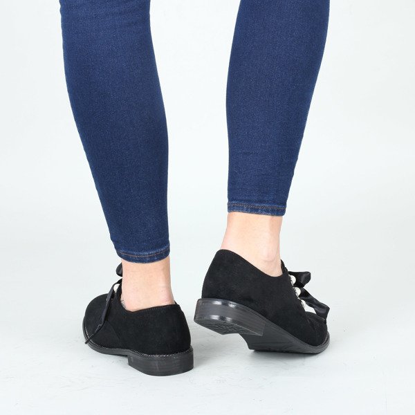 Czarne półbuty z perełkami Perle- Obuwie