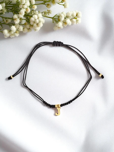 Dámsky náramok s písmenom J