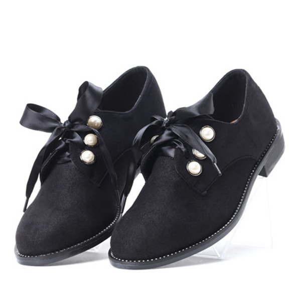 Czarne półbuty z perełkami Perle- Obuwie