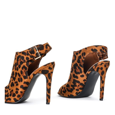 Brązowe botki na szpilce z wycięciami Sava w panterkę - Obuwie