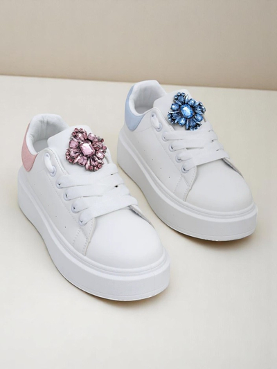 Ženski športni copati Hypatia Bianco iz eko usnja z okraski in roza poudarkom