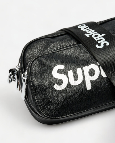 Royalfashion Dámska malá kabelka čiernej farby s nápisom