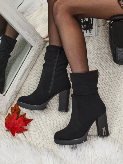 Ženski gležnarji iz eko usnja, mat, s peto Nivarelle