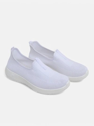 Ženski beli slip-oni Callista iz zračne tkanine z nizko peto