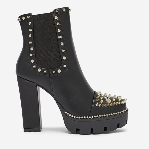 OUTLET Dámske čierne zateplené zdobené čižmy na vysokom podpätku Tegis - Obuv