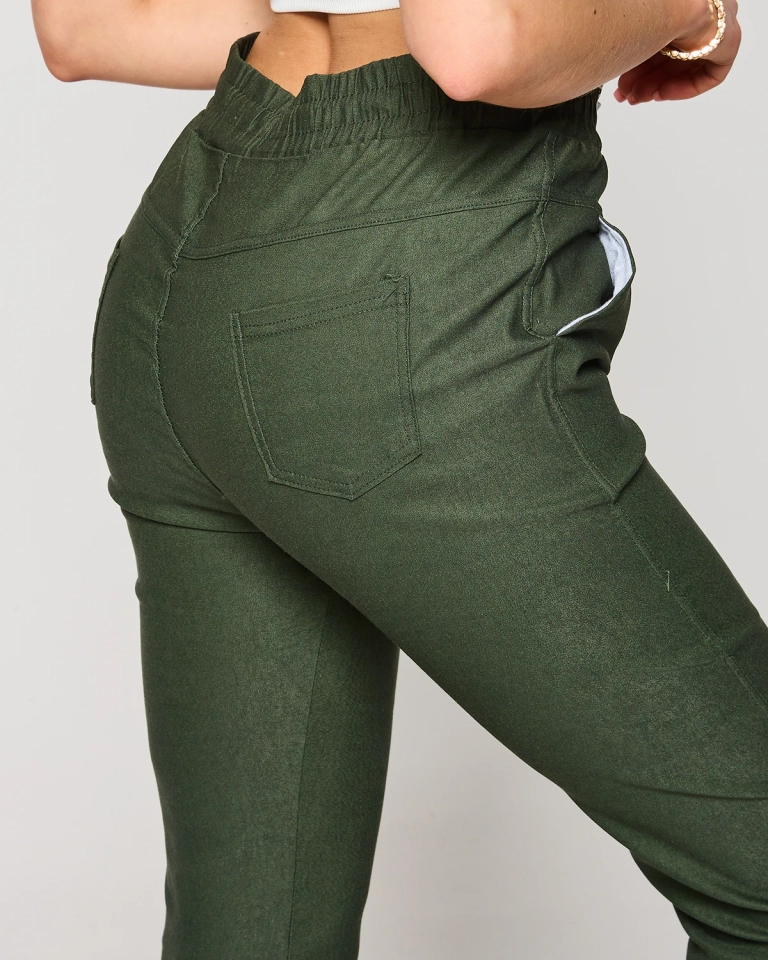 Dámske rovné nohavice z tkaniny v tmavozelenej farbe PLUS SIZE- Oblečenie