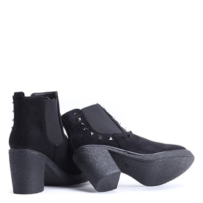 Czarne botki na słupku z ćwiekami Leona- Obuwie