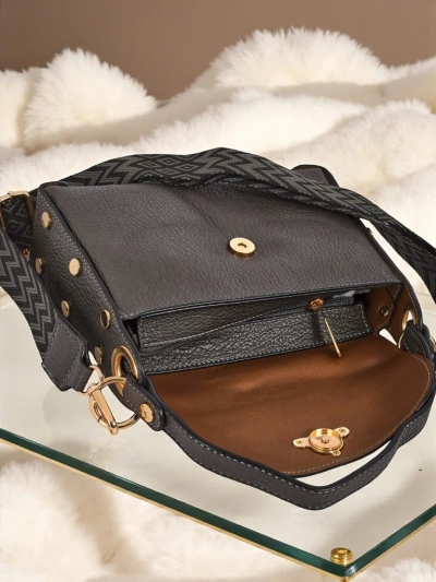 Ženska torbica Hera Nero iz eko usnja z okrasno čebelo – siva