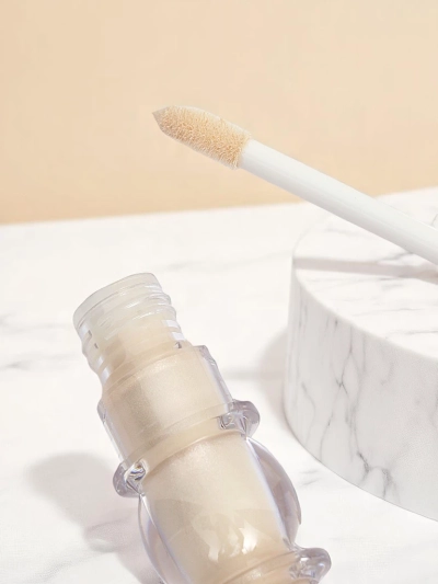 Tekutý rozjasňovač na tvár so štetcom Pearl Glow