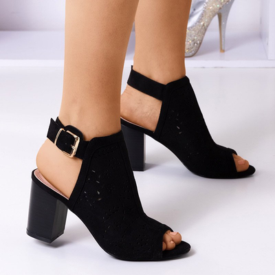 Čierne dámske prelamované sandále na postave Jasmines - Obuv