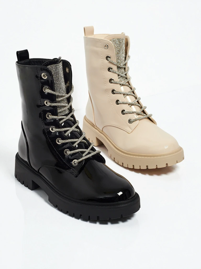 Lakirani ženski gležnarji s vezalkami Fjorra