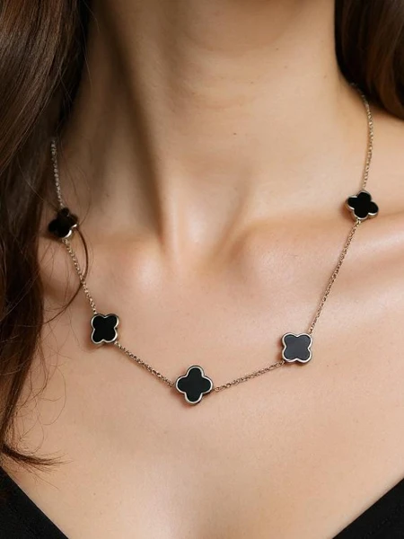 Ogrlica Aurelia Clavis z biserno matico v zlatem okvirju