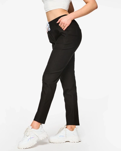 Dámske rovné nohavice z čiernej látky PLUS SIZE- Oblečenie