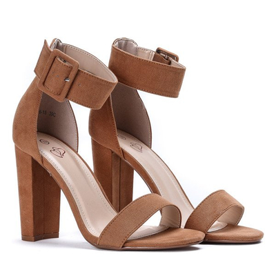 Brązowe sandały na słupku z zapięciem Katie - Obuwie