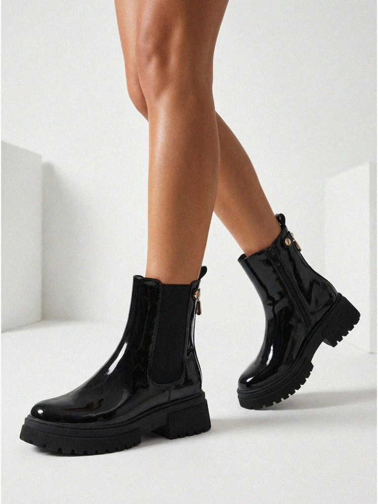 Lakirani ženski gležnarji iz eko usnja Calebi