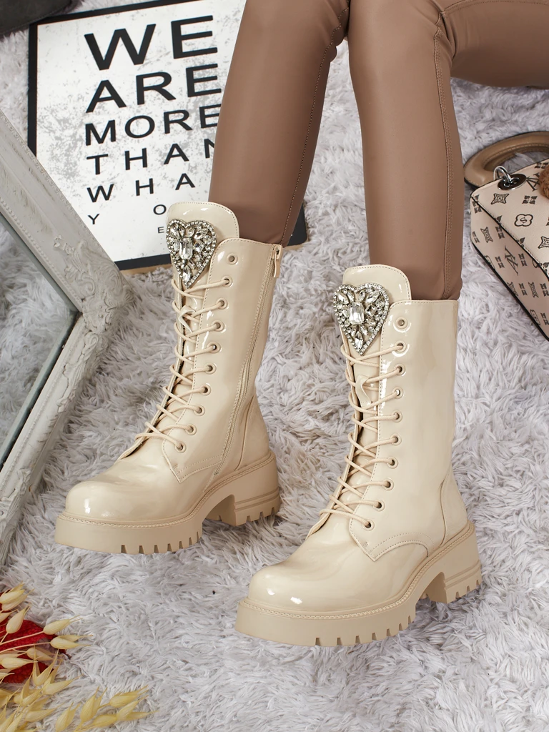 Lakirani ženski gležnarji z vezalkami Emelune