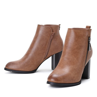 Brązowe botki na słupku Jessica - Obuwie