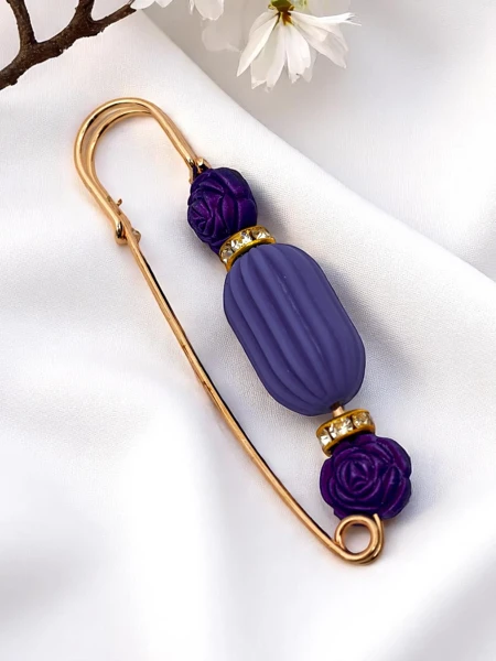 Dekoratívna dámska brošňa s ružami Rose Charm