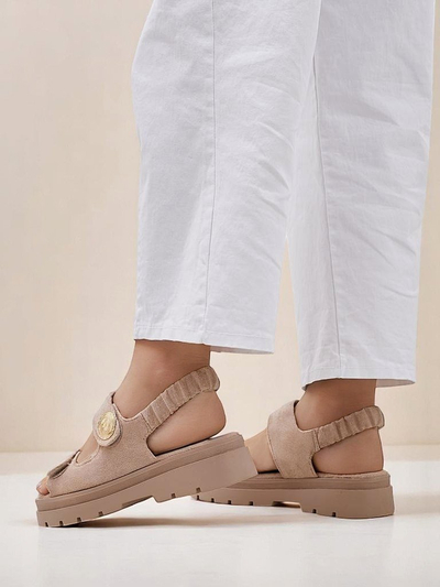 Ženski bež sandali Royalfashion Callista na platformi iz semiša