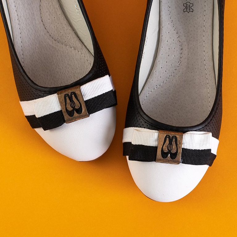 Čierne dámske prelamované baleríny s mašličkou Alemonia - Topánky